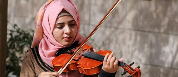 يمنيون يلجأون لدروس الموسيقى لتخفيف معاناتهم
