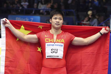 عداء صيني يسجل فوزا كبيرا في سباق 60 مترا في الدوري العالمي
