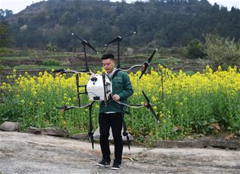 طائرة بدون طيار تساعد في الإنتاج الزراعي جنوب غربي الصين