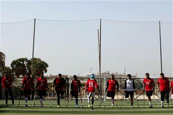 فريق "المعجزات" .. أول منتخب كرة قدم لأصحاب القدم الواحدة في مصر والشرق الأوسط