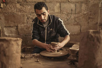 "الفخار" في غزة.. حرفة قديمة وتقليدية