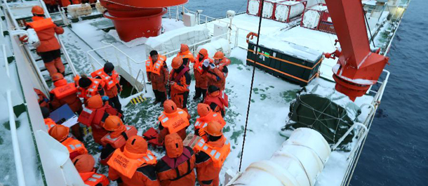 تدريب التأهب لحالات الطوارئ على متن سفينة البحوث العلمية الصينية في القطب الجنوبي