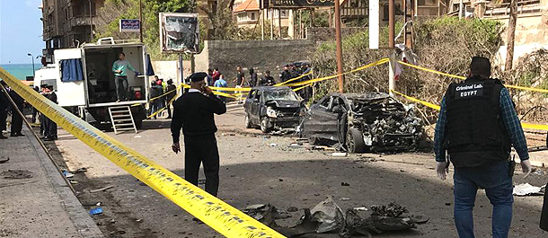 تقرير إخباري: قتيلان في انفجار عبوة ناسفة كانت تستهدف مدير الأمن بمحافظة الاسكندرية شمال القاهرة