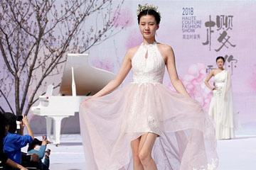 معرض الأزياء تحت موضوع "أزهار الكرز" بشانغهاي