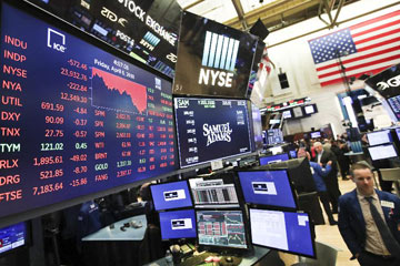 انخفاض الأسهم الأمريكية إثر مخاوف تجارية