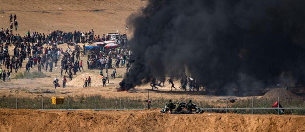 مقتل 8 فلسطينيين وإصابة المئات في مواجهات قرب السياج الفاصل بين غزة وإسرائيل