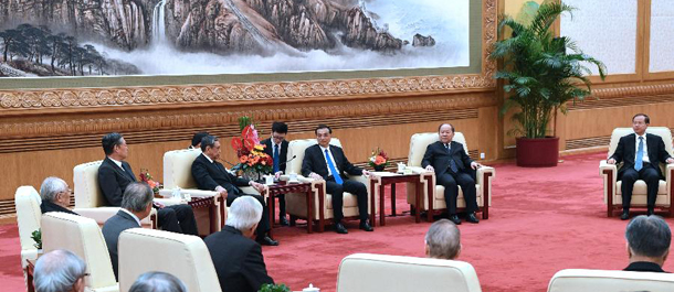 رئيس مجلس الدولة الصيني يحث على البصيرة والتركيز على العلاقات الصينية - اليابانية