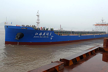 أول سفينة تبحر  في الانهار والبحار تكمل أول رحلاتها في الصين