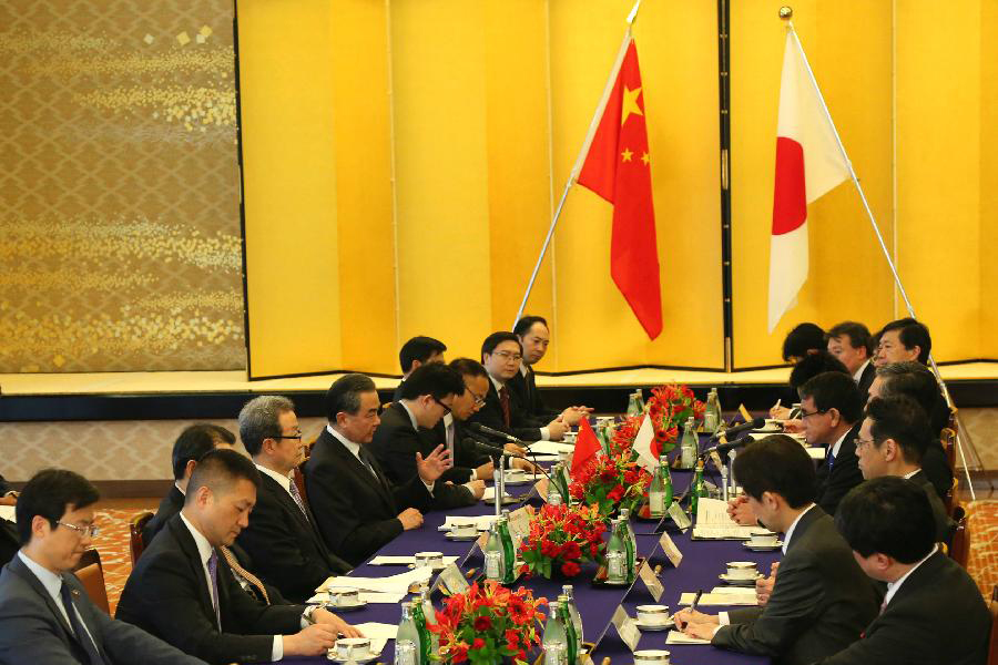 تقرير اخباري: وزيرا خارجية الصين واليابان يجتمعان لبحث العلاقات الثنائية