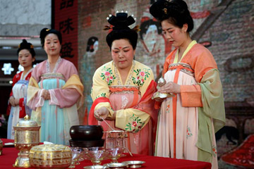 معرض فن الشاي التقليدي الصيني يعقد في مدينة شيآن
