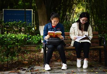 تزداد حماسة الصينيين للقراءة في السنوات الأخيرة