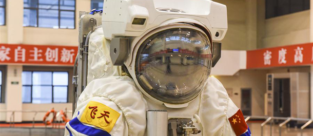 الصين تكشف النقاب عن بدلة التدريب لرواد الفضاء تحت الماء