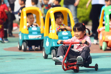 مهرجان رياضي ممتع للأطفال في مدينة بشمالي الصين