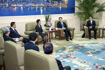 نائب رئيس مجلس الدولة الصيني يلتقي مسئولين من ماكاو
