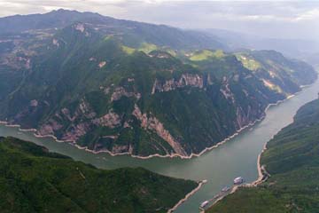 المناظر الجميلة على طول الروافد العليا لنهر اليانغتسي في تشونغتشينغ