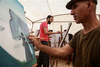 فنانون فلسطينيون يقيمون معرضا فنيا شمال غزة