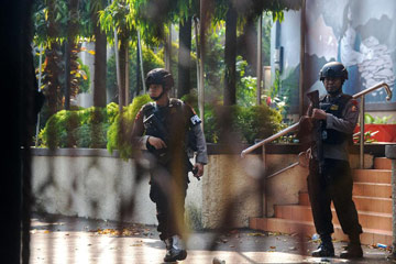 استسلام نزلاء متشددين بعد اشتباكات مع الشرطة داخل سجن في إندونيسيا