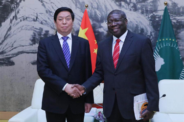 تقرير إخباري: كبير المشرعين الصينيين يلتقي نائب رئيس مفوضية الاتحاد الأفريقي لبحث التعاون الصيني-الأفريقي