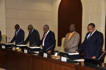 الوزراء الجدد في الحكومة السودانية يؤدون اليمين الدستورية أمام البشير