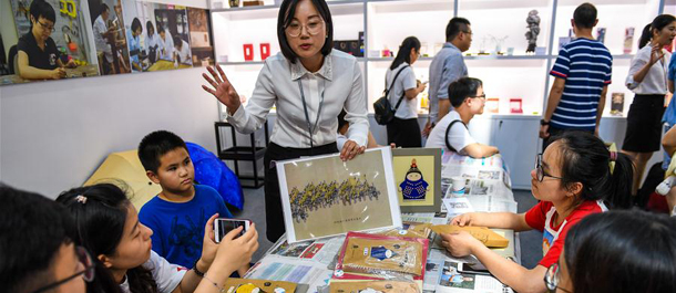 الصين تختتم معرض الصناعات الثقافية الـ14 بمشاركة أكثر من الأجانب