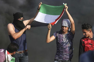 اشتباكات بين متظاهرين على الحدود بين غزة وإسرائيل