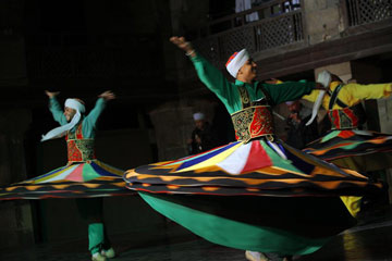 "التنورة" من الرقصات الصوفية الشهيرة في مصر