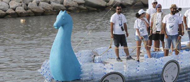 صناعة قارب من زجاجات البلاستيك في لبنان