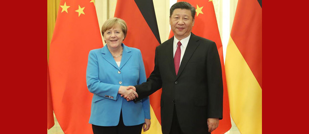 شي يجتمع مع ميركل ويدعو إلى ارتقاء العلاقات بين الصين وألمانيا إلى مستوى أعلى جديد