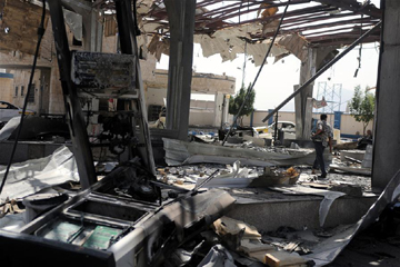 ثلاثة قتلى على الأقل في قصف للتحالف العربي طال مبنى شركة النفط اليمنية في صنعاء