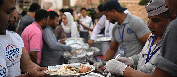 شركات صينية ترسل أطعمة وتنظم مائدة إفطار جماعي في القاهرة خلال شهر رمضان