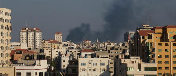تقرير إخباري: إسرائيل تقصف في غزة وتعترض رحلة بحرية فلسطينية لكسر الحصار
