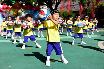 الأنشطة المتنوعة لاستقبال عيد الأطفال في أنحاء الصين