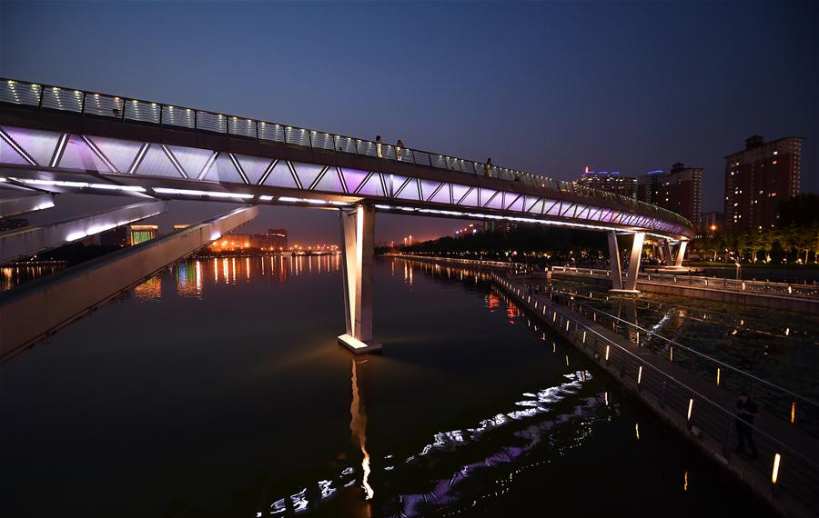 مناظر نهر فنخه الليلية الجذابة فى مدينة تاييوان بمقاطعة شانشى