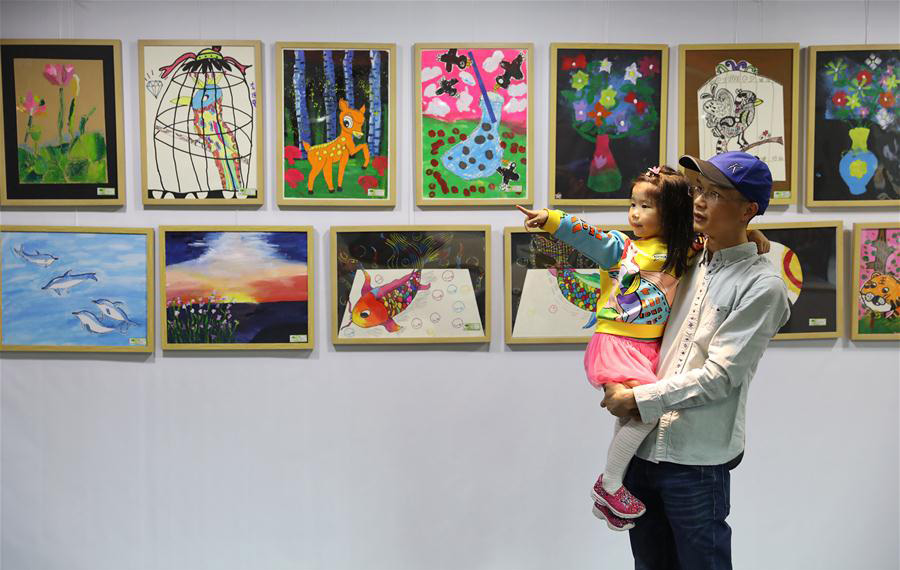معرض الأعمال الفنية للأطفال فى مدينة تشونغتشينغ