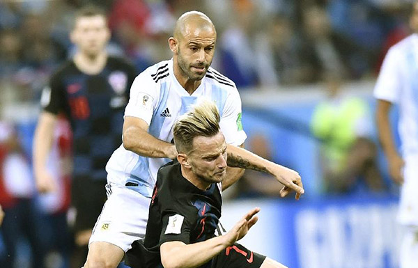 ماسكيرانو يعتزل اللعب دوليا بعد إقصاء الأرجنتين من كأس العالم