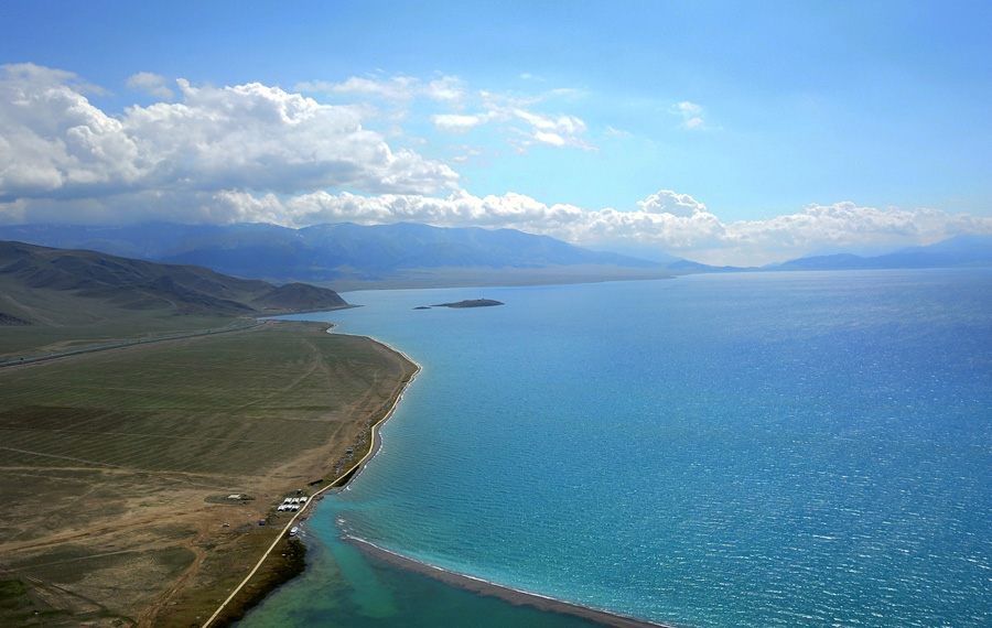 مناظر بحيرة سيرام في منطقة شينجيانغ الويغورية الذاتية الحكم