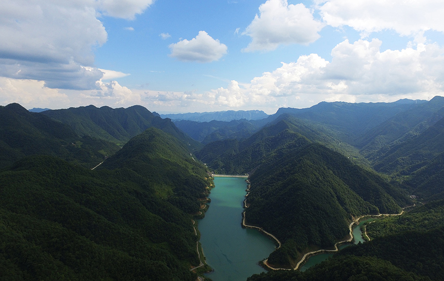 المناظر الطبيعية الخلابة في منطقة وولونغ بمدينة تشونغتشينغ
