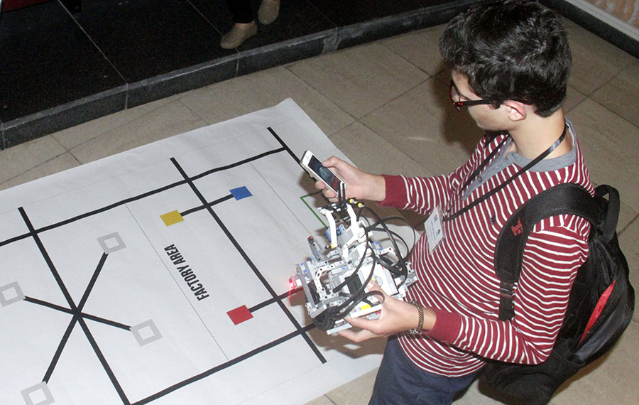 الاستعداد لمسابقة التأهل في أولمبياد الروبوت العالمي في دمشق