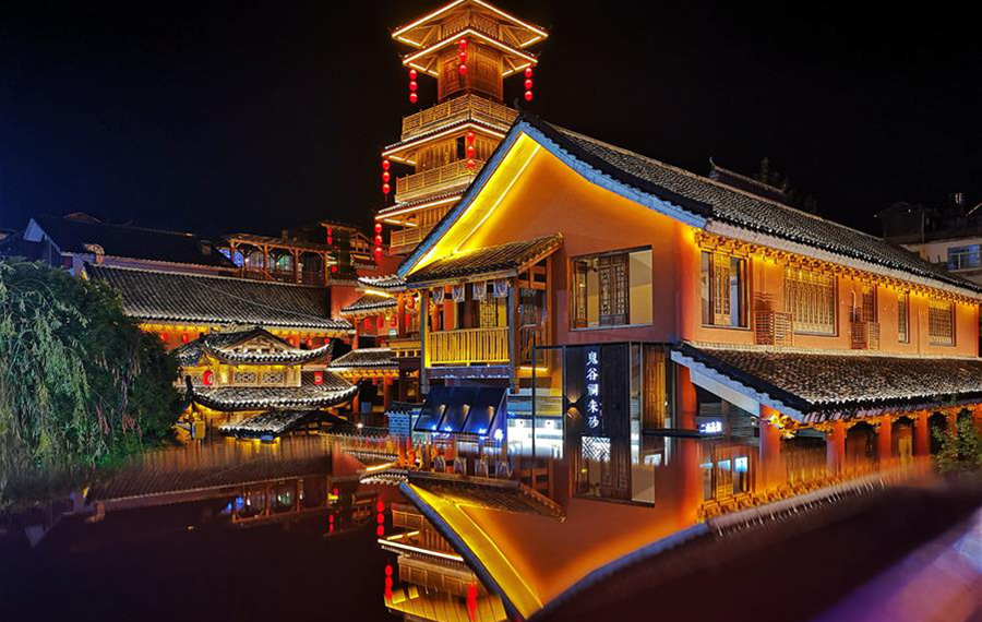 مناظر الليل لشارع قديم في مقاطعة هونان بوسط الصين