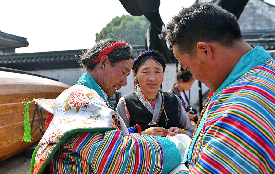 الاوبرا التبتية تعرض في مدينة هانغتشو