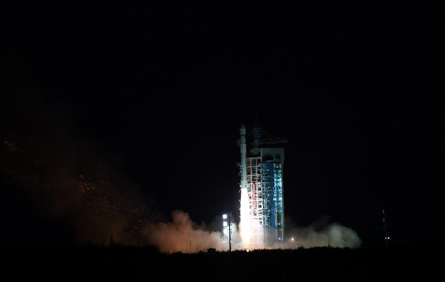 الصين تطلق خمسة أقمار صناعية إلى المدار على متن صاروخ واحد