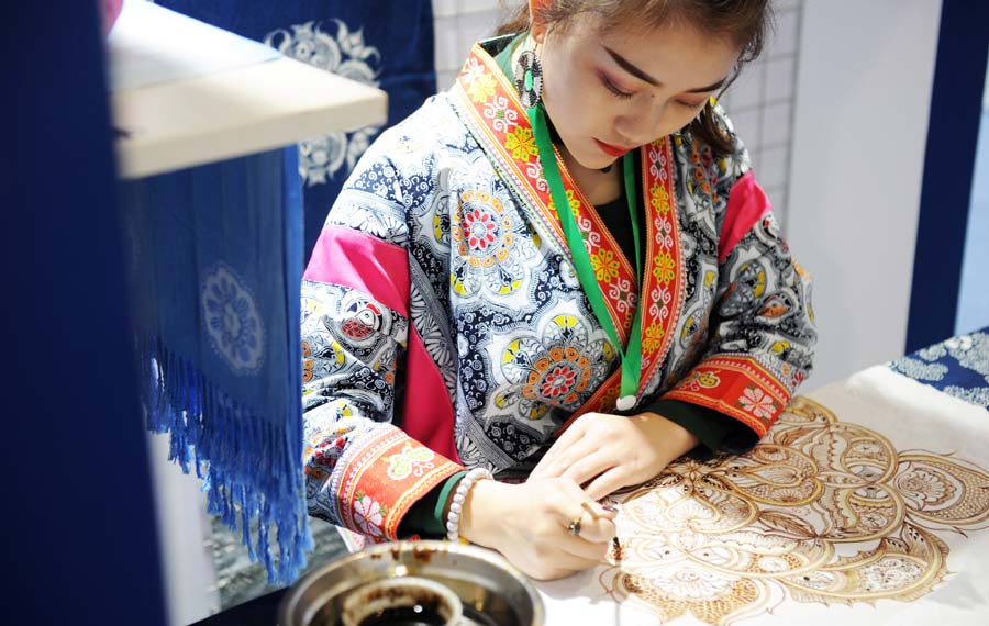 معرض الصين الدولي للحرف الشعبية والمنتجات الثقافية لعام 2018 ينعقد في مدينة قوييانغ بجنوب غربي الصين