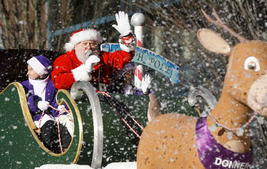 موكب بابا نويل السنوي يقام في فانكوفر الكندية