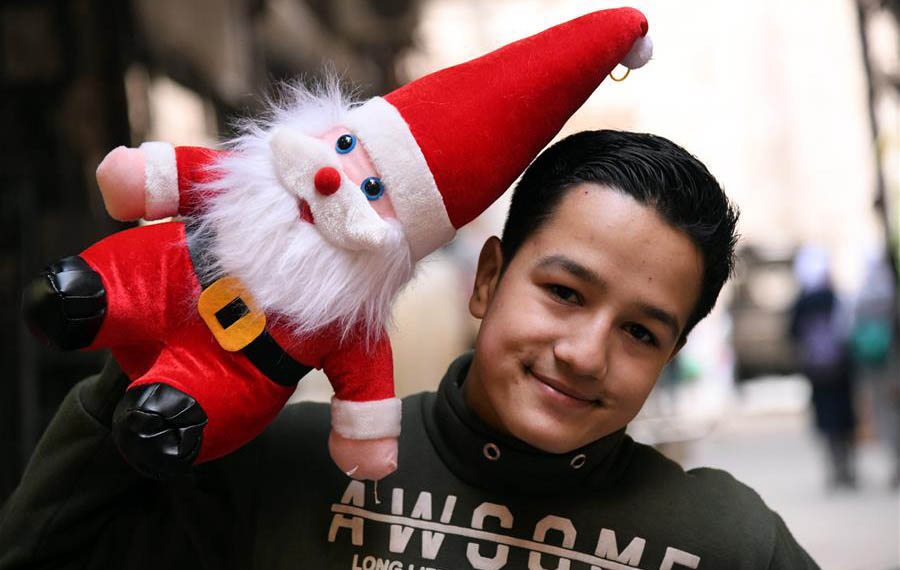 الجو الاحتفالي لعيد الميلاد في دمشق بسوريا