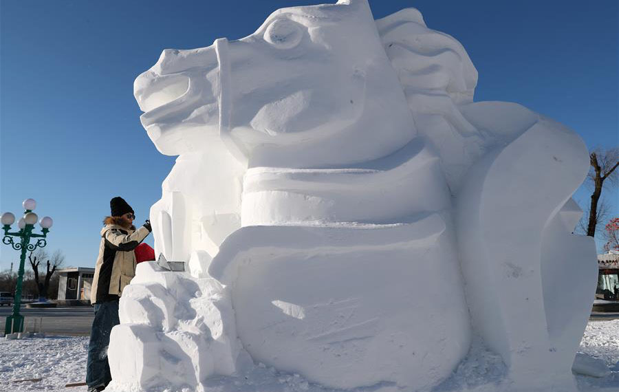 مشهد لمسابقة النحت على الثلج في هاربين بشمال شرقي الصين