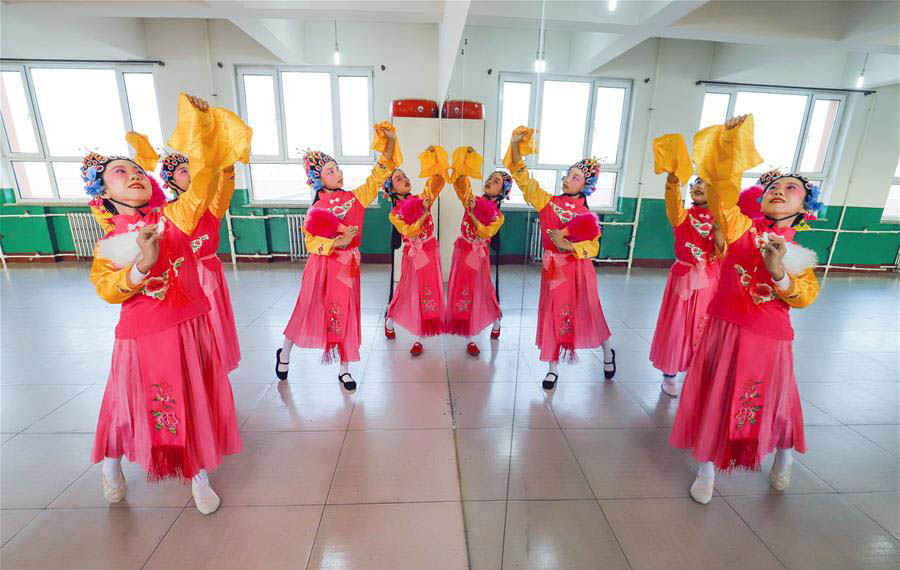 استكشاف عن سحر الثقافة التقليدية الصينية في حرم المدرسة