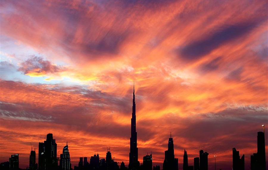 مناظر برج خليفة عند غروب الشمس في دبي