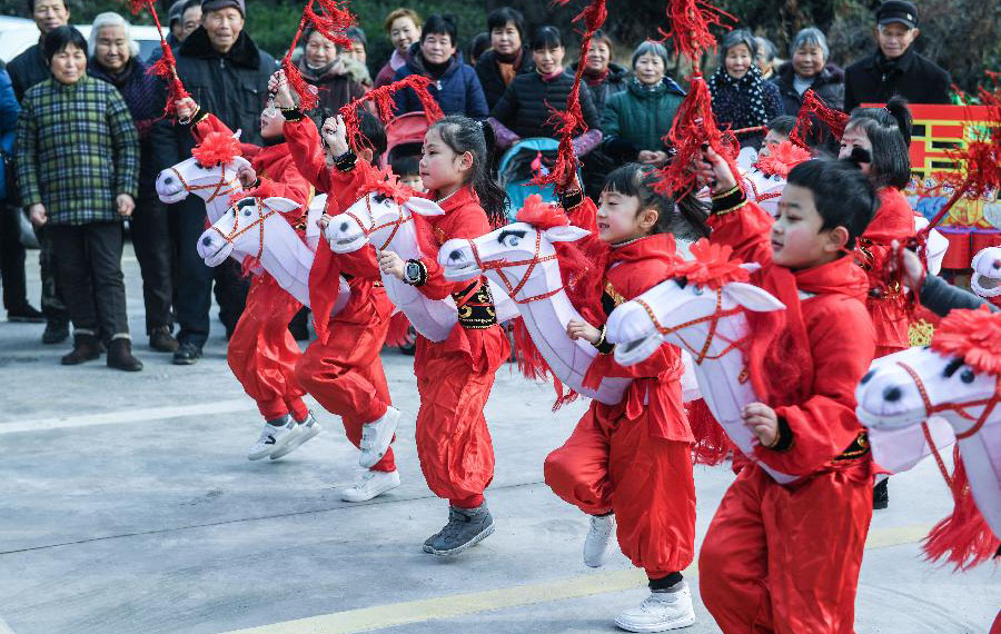 عرض الثقافة التقليدية الصينية لاستقبال عيد الربيع