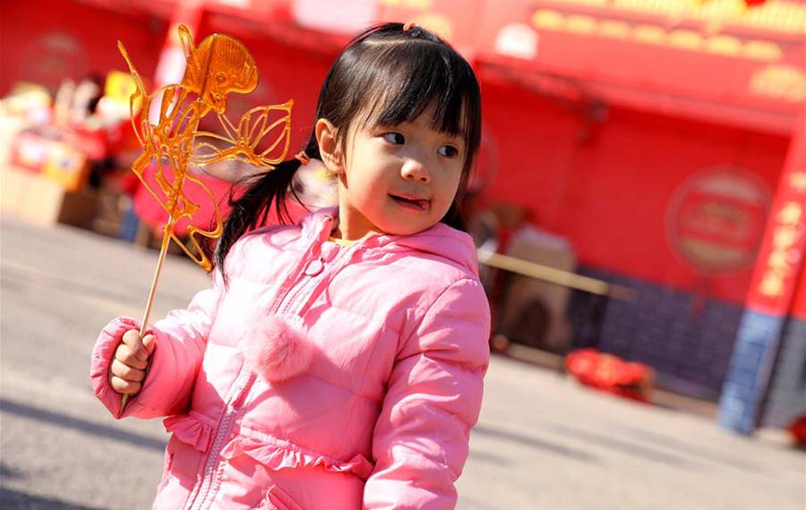 الاحتفال بالسنة التقليدية الصينية الجديدة في أنحاء البلاد