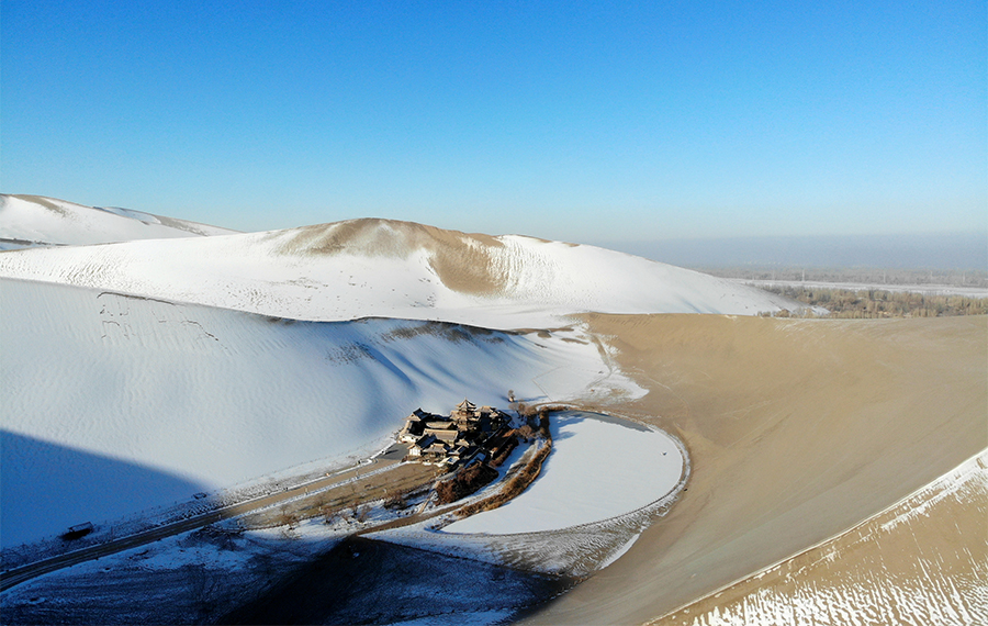 الثلوج في الصحراء بشمال غربي الصين